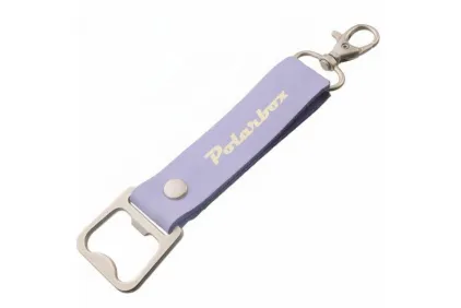 PAKABUKAS POLARBOX SU BUTELIO ATIDARYTUVU VIOLETINĖS SPALVOS PAKABUKAS POLARBOX SU BUTELIO ATIDARYTUVU VIOLETINĖS SPALVOS