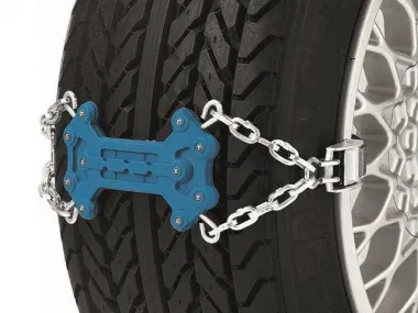 Snow chains with fixtures. Set of 2